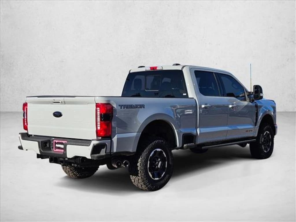 New 2025 Ford F-250 LARIAT Truck Crew Cab