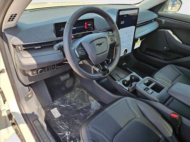 2025 Ford Mustang Mach-E Premium photo 3