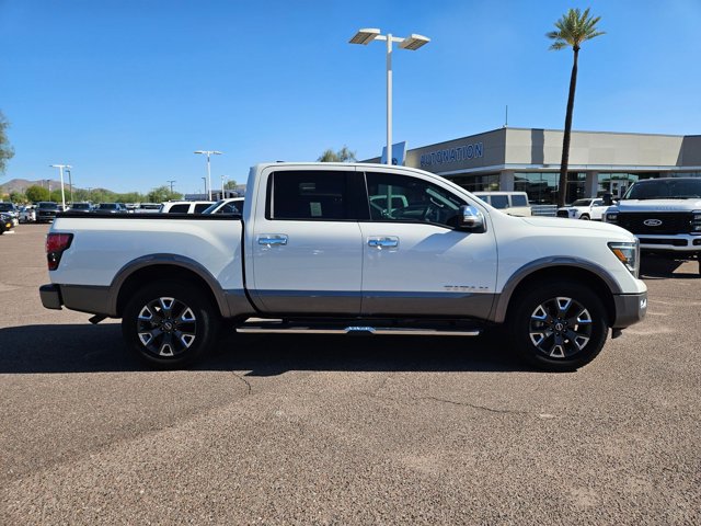 2023 Nissan Titan Platinum Reserve photo 4