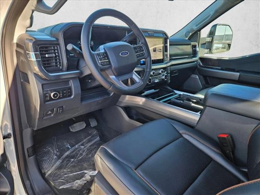 New 2025 Ford F-250 LARIAT Truck Crew Cab