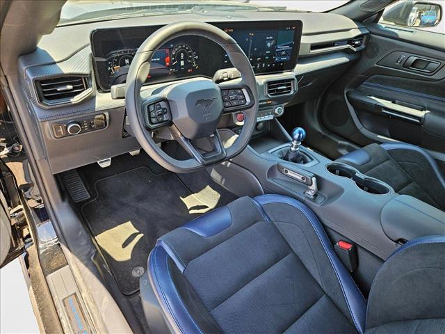 2025 Ford Mustang Dark Horse Deluxe photo 3