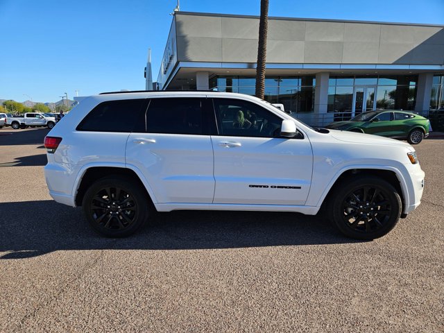 2019 Jeep Grand Cherokee Altitude photo 3