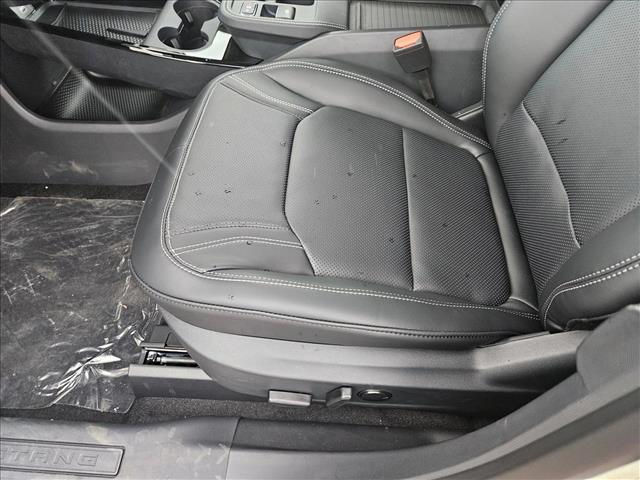 2025 Ford Mustang Mach-E Premium photo 4