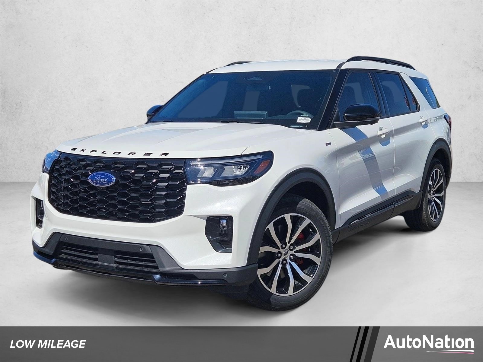 2025 Ford Explorer ST-LINE RWD (PL535)'s photo