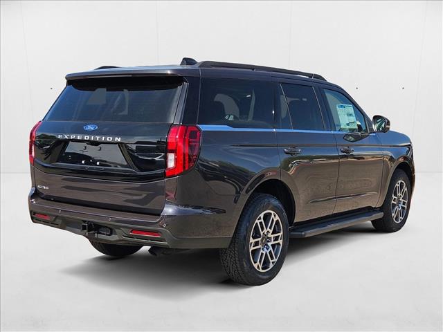 2025 Ford Expedition photo 2