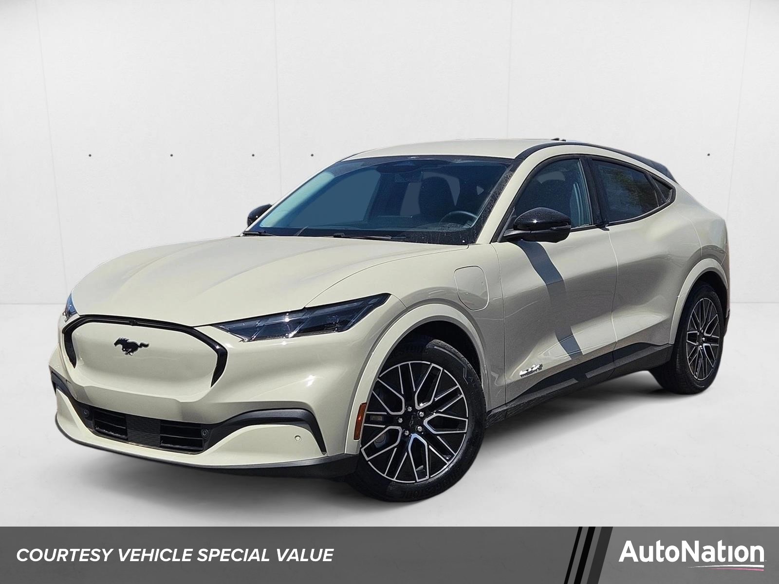 2025 Ford Mustang-Mach-e Premium's photo