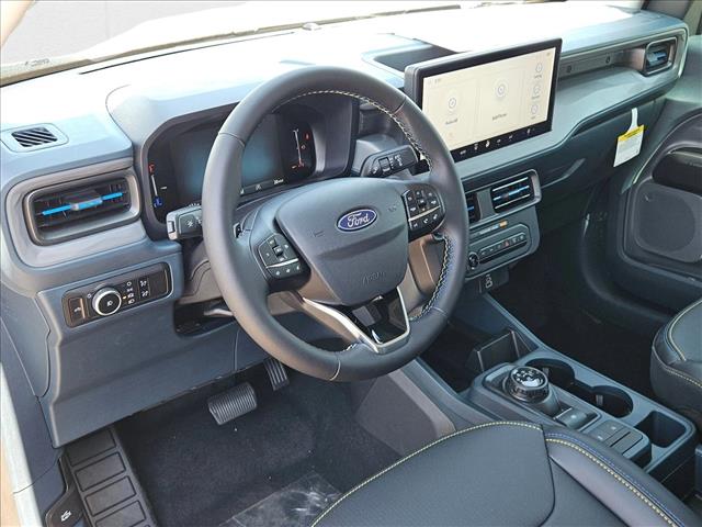 2025 Ford Maverick photo 3