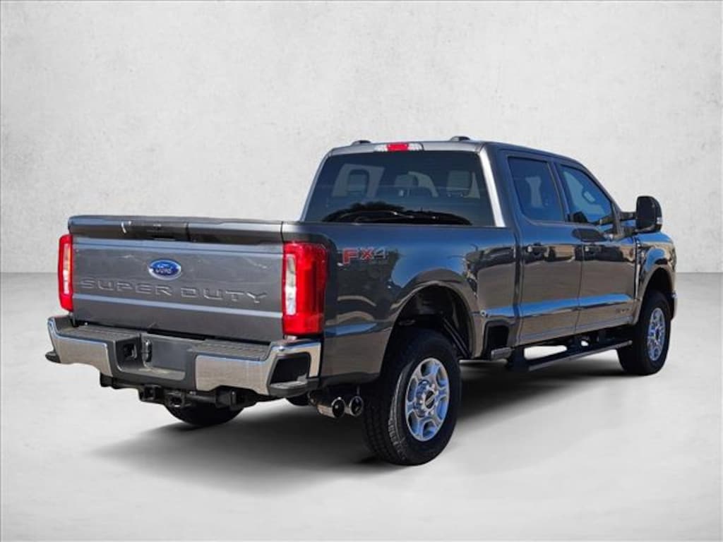 New 2026 Ford F-250 XLT Truck Crew Cab