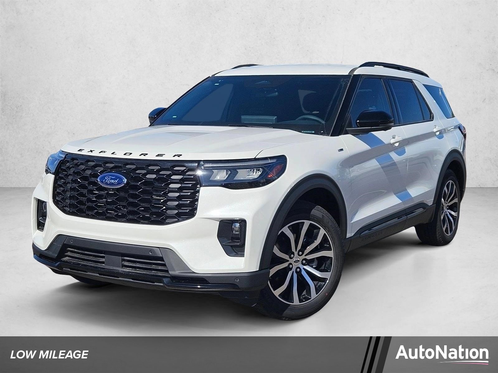 2025 Ford Explorer ST-LINE RWD (PL535)'s photo