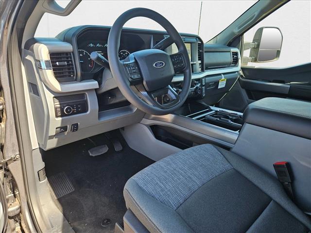 2025 Ford F-550 XLT photo 3