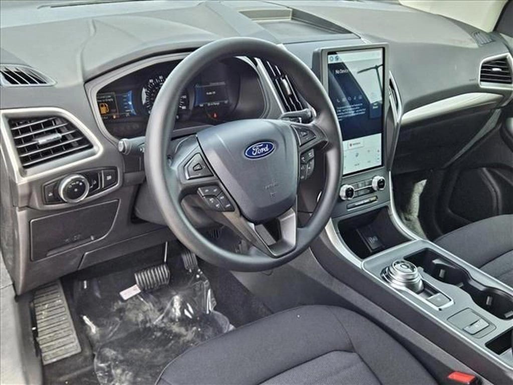 New 2024 Ford Edge SE SUV