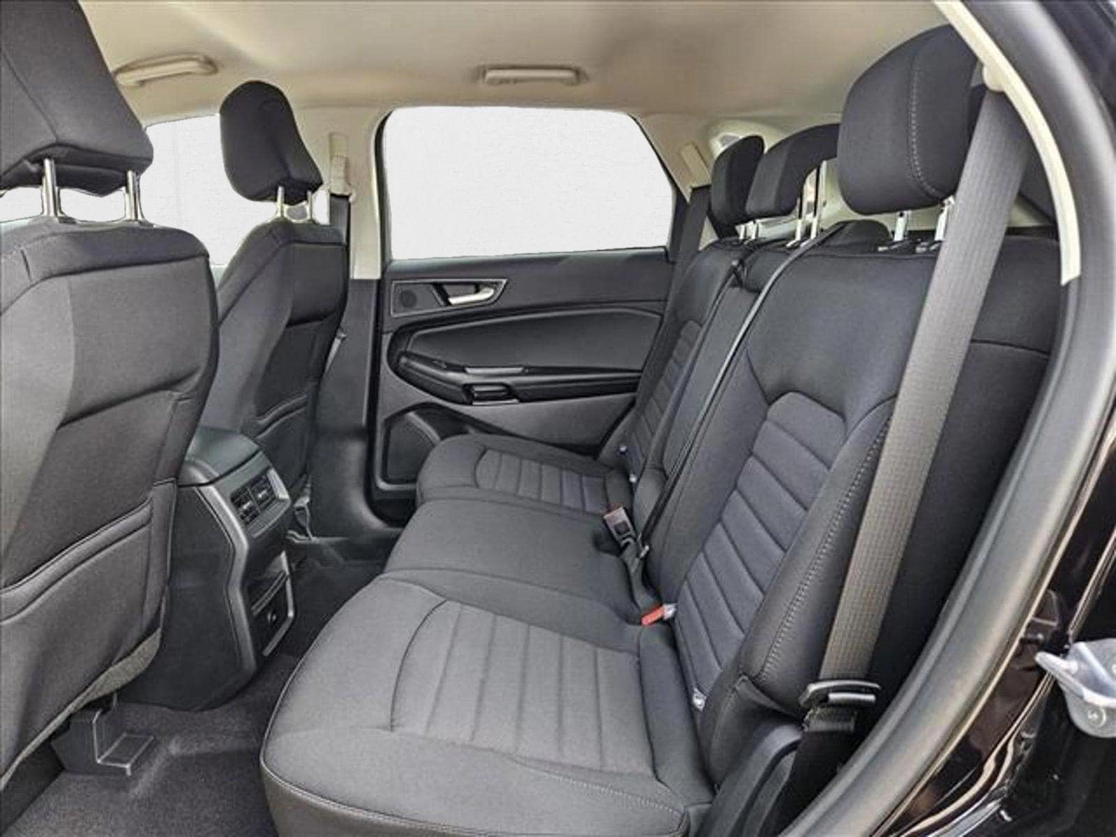 2024 Ford Edge SE - Photo 15