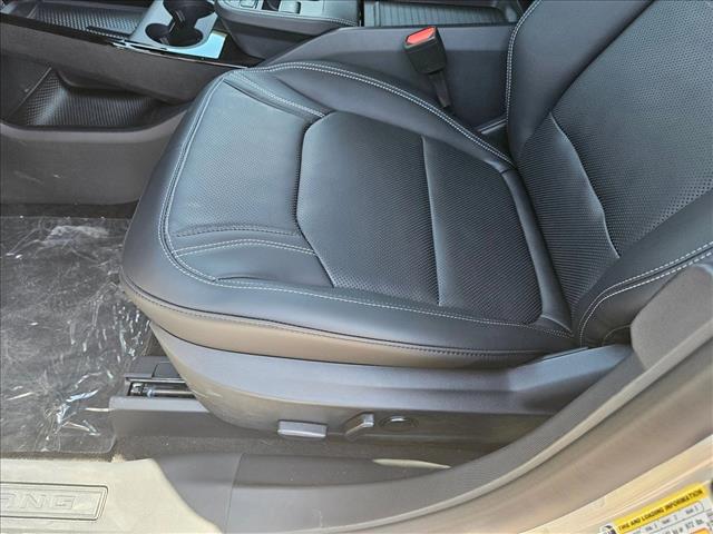 2025 Ford Mustang Mach-E Premium photo 3