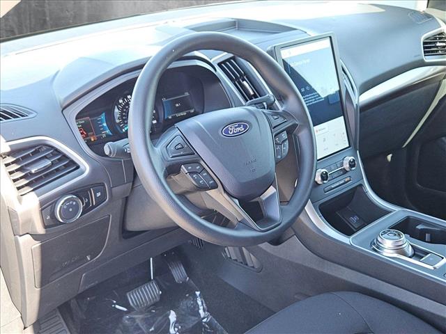 2024 Ford Edge SE photo 3