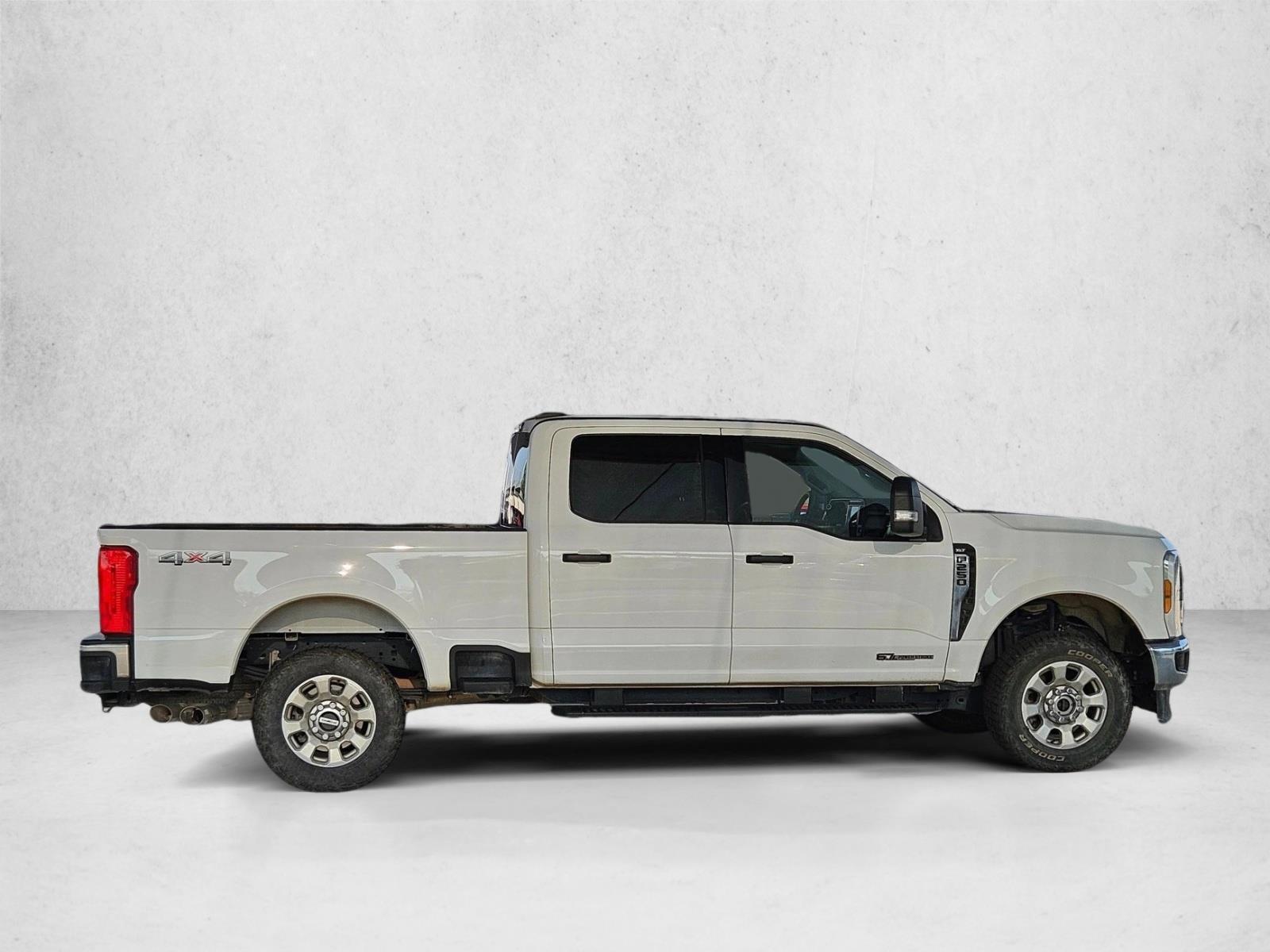 2024 Ford F-250 XLT photo 2