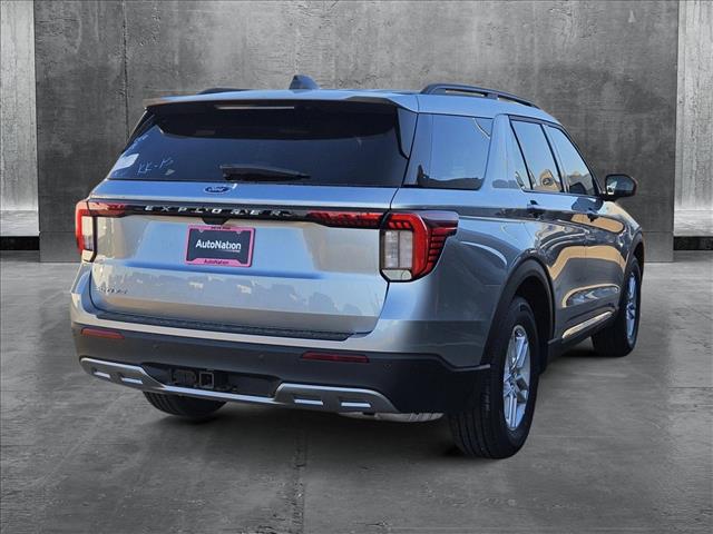 2025 Ford Explorer photo 2