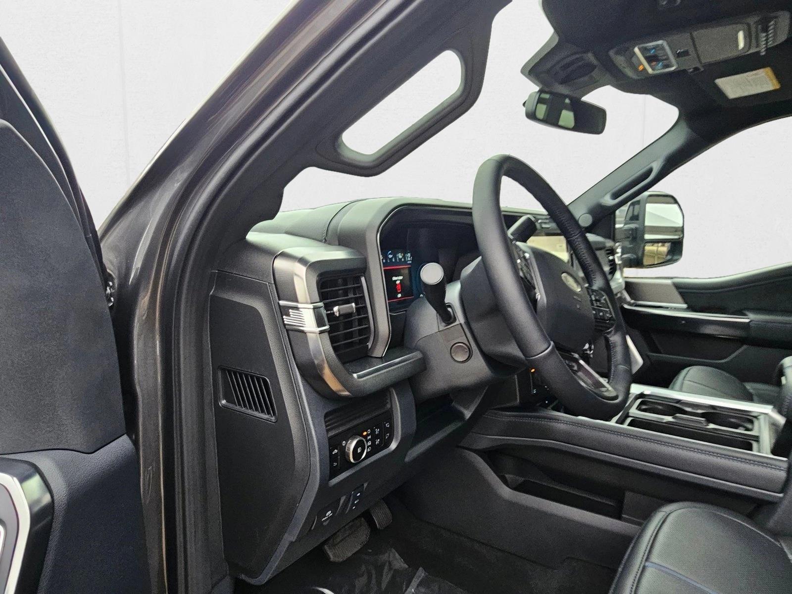 2026 Ford F-350 Super Duty Platinum - Photo 3