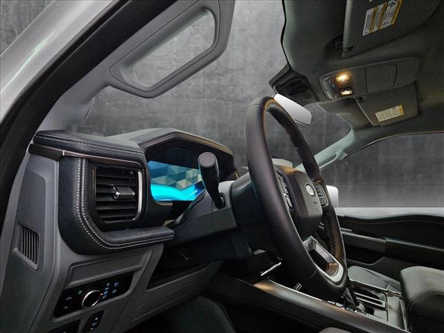 2025 Ford F-150 Lightning photo 4