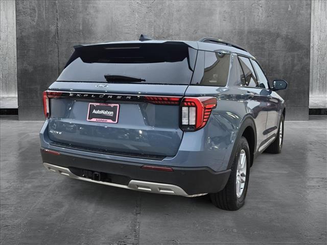 2025 Ford Explorer photo 2