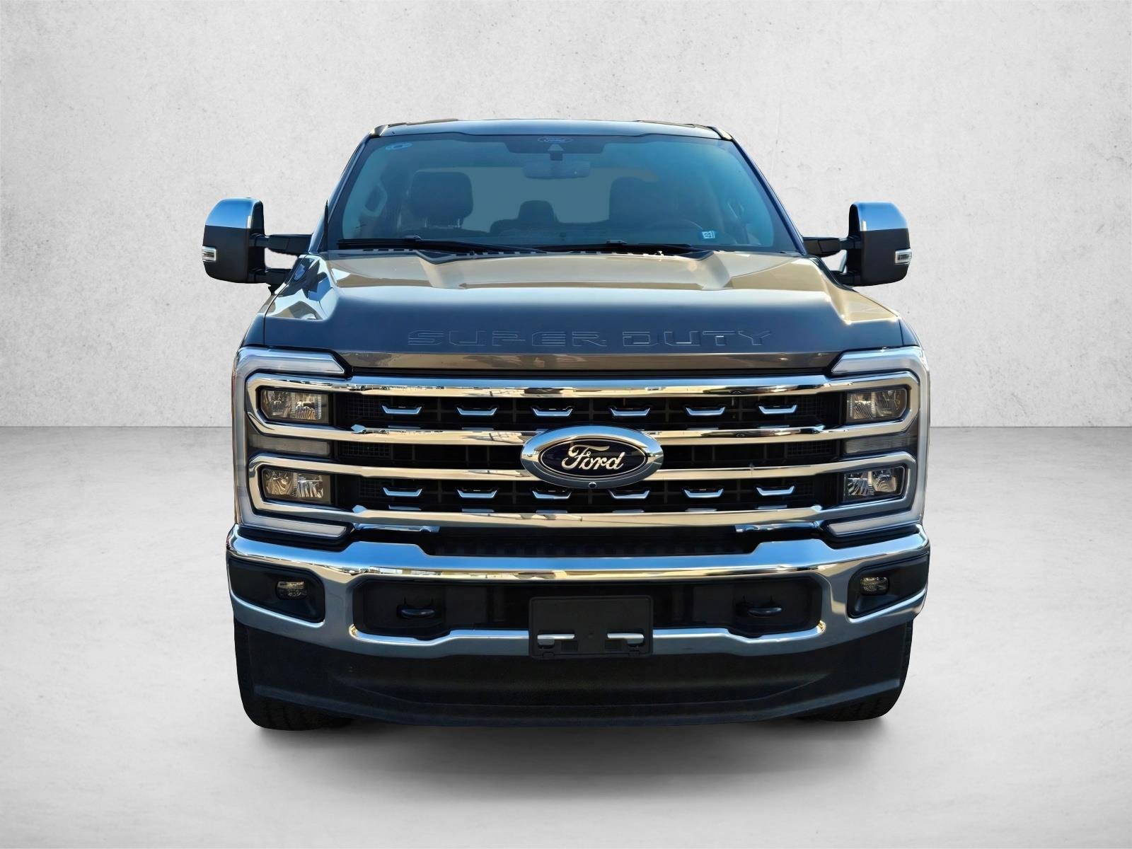 2025 Ford F-250 Lariat photo 2
