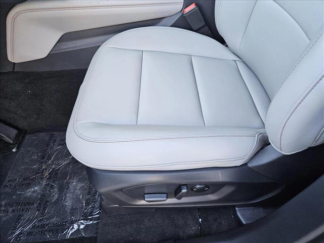 2025 Ford Explorer photo 3