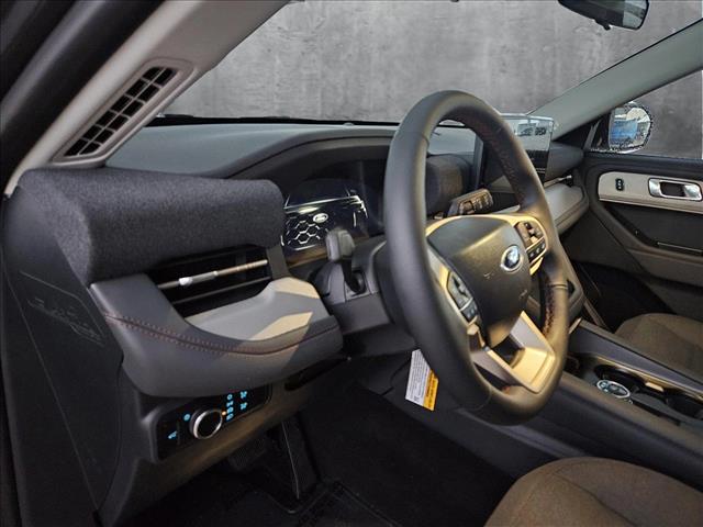 2025 Ford Explorer photo 3