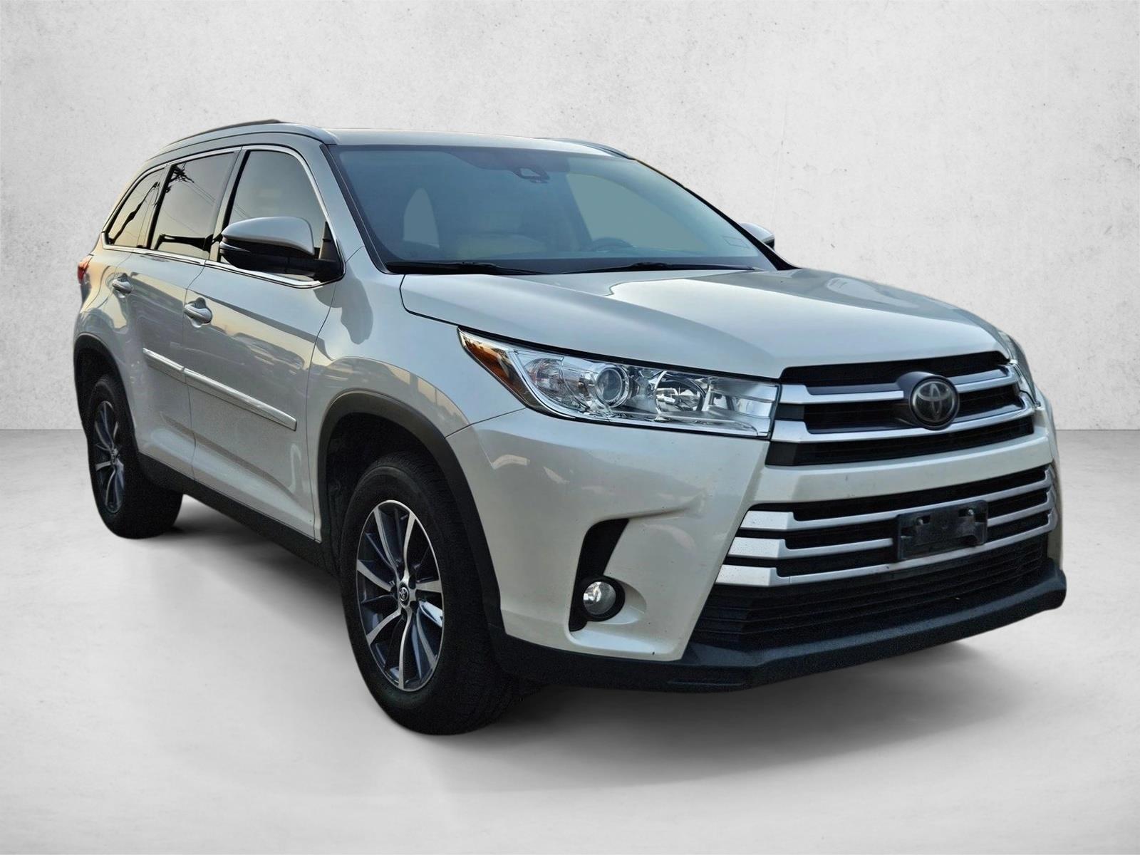 2019 Toyota Highlander XLE photo 2