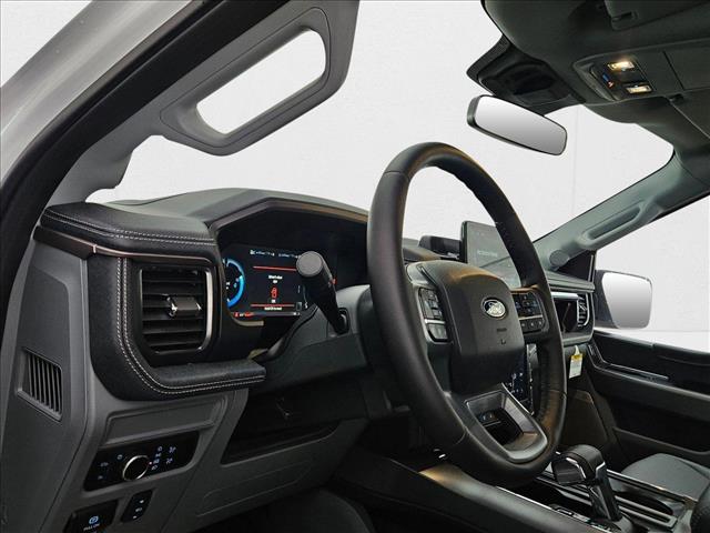 2025 Ford F-150 Lightning photo 3