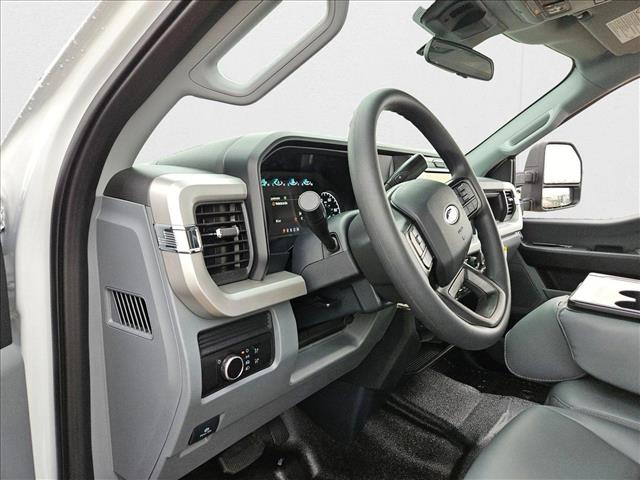 2025 Ford F-550 XL photo 3