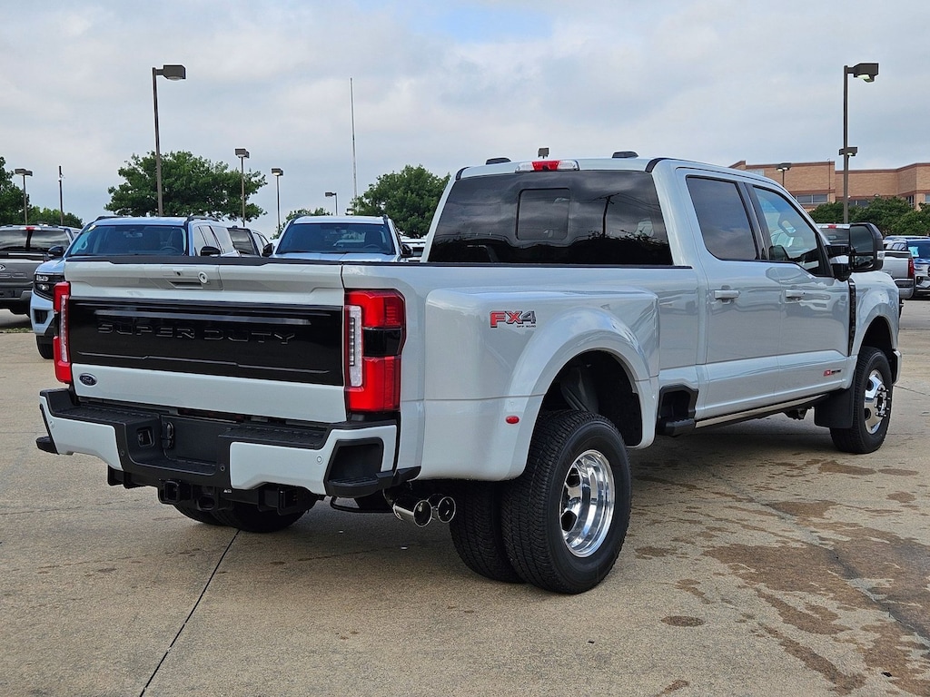 New 2026 Ford F-350 Platinum Truck Crew Cab