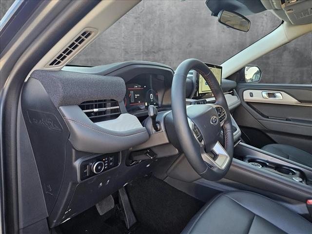 2025 Ford Explorer photo 4