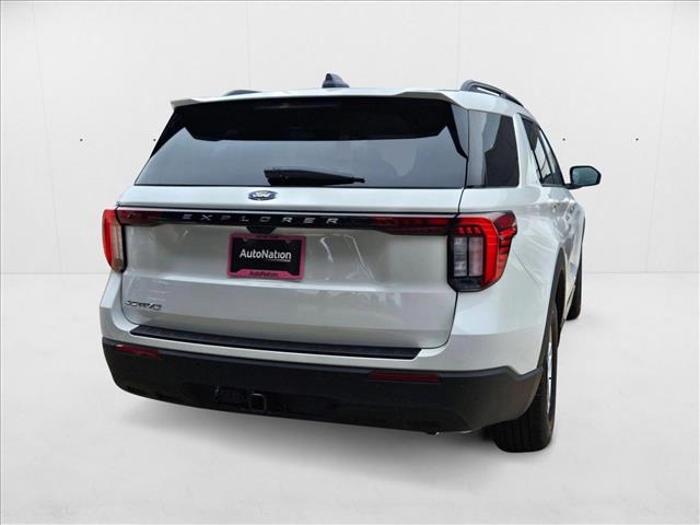 2025 Ford Explorer photo 2