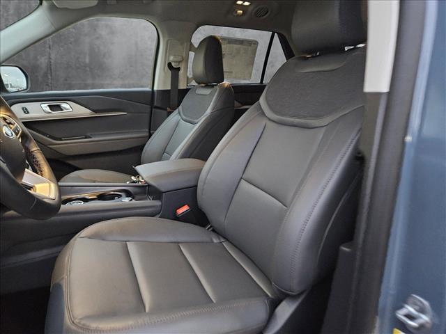 2025 Ford Explorer photo 4