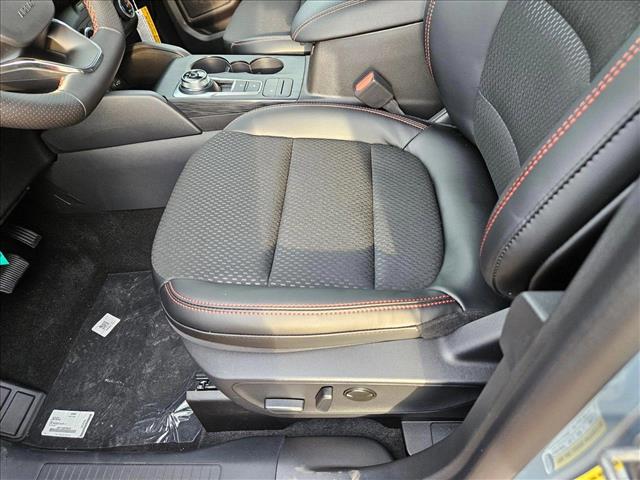 2025 Ford Escape ST-Line photo 4