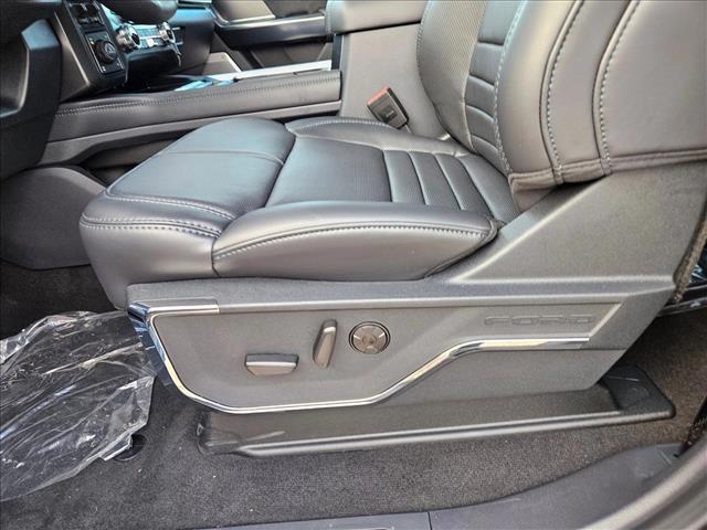 2026 Ford F-250 Platinum photo 4