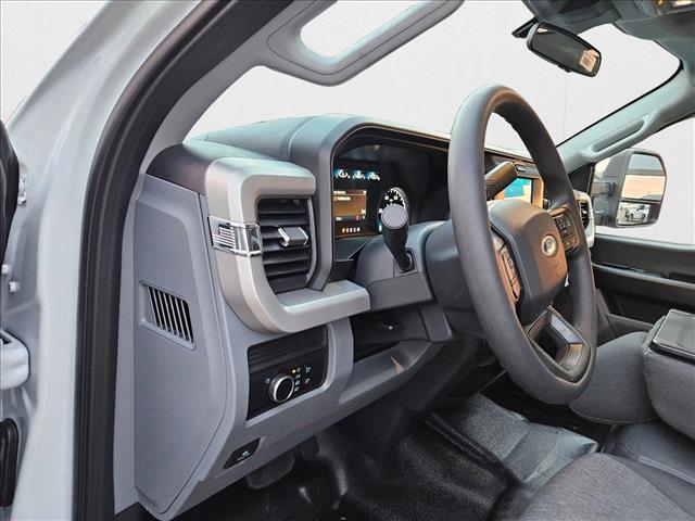 2025 Ford F-450 XL photo 2