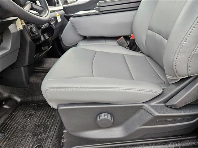 2025 Ford F-550 XL photo 4