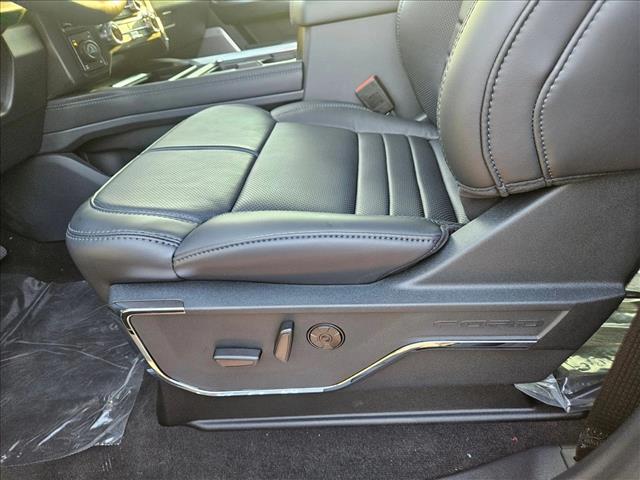 2026 Ford F-250 Platinum photo 3