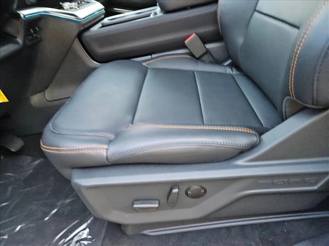 2025 Ford Expedition photo 3