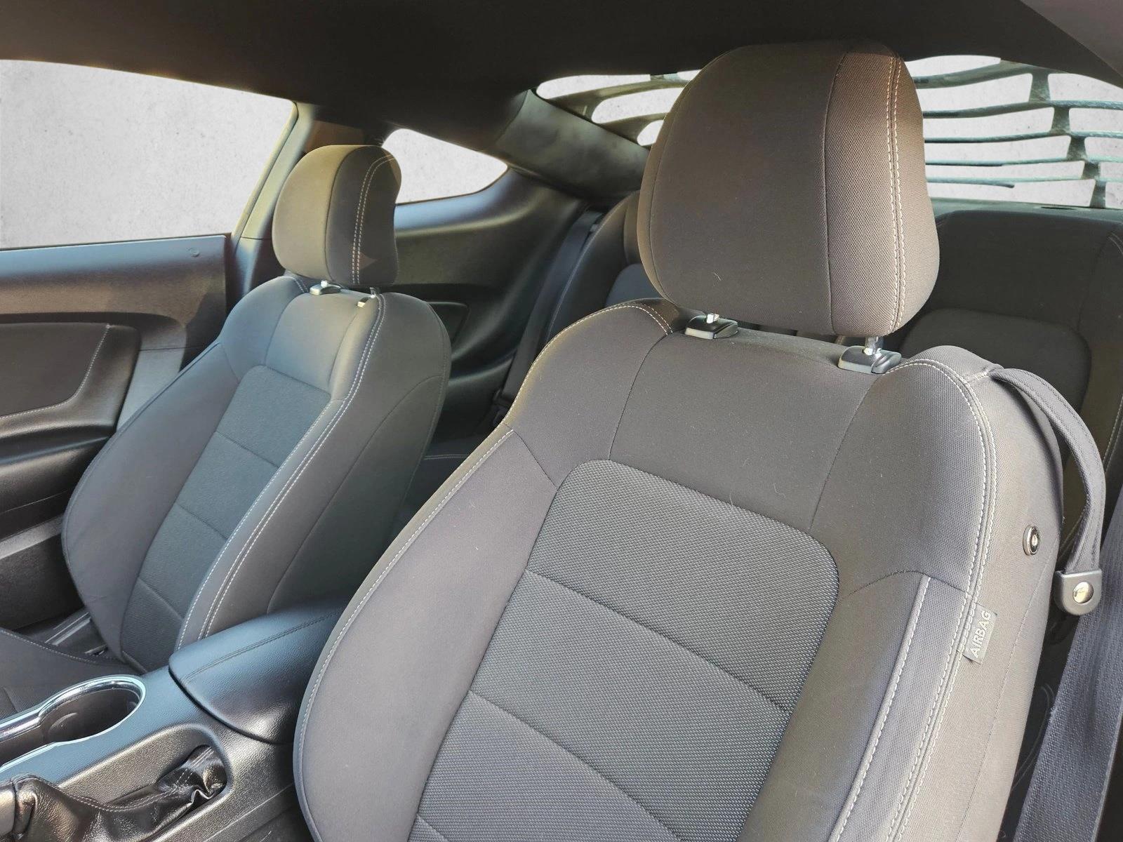 2015 Ford Mustang V6 - Photo 14