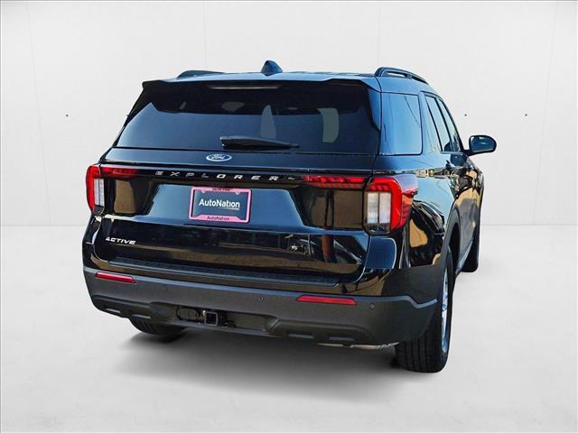 2025 Ford Explorer photo 2