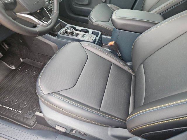 2025 Ford Maverick photo 4