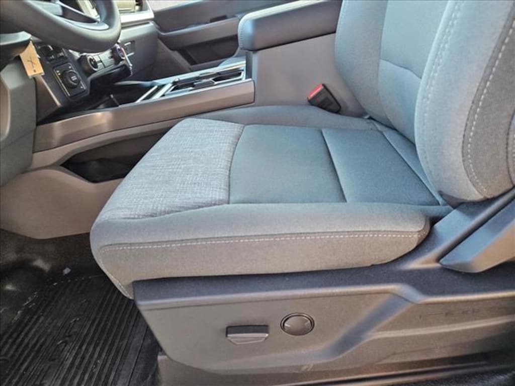 New 2025 Ford F-250 XLT Truck Crew Cab