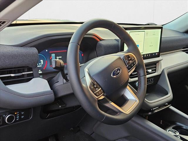 2025 Ford Explorer photo 3