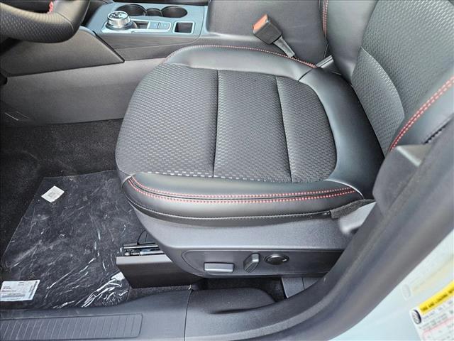 2025 Ford Escape ST-Line photo 3