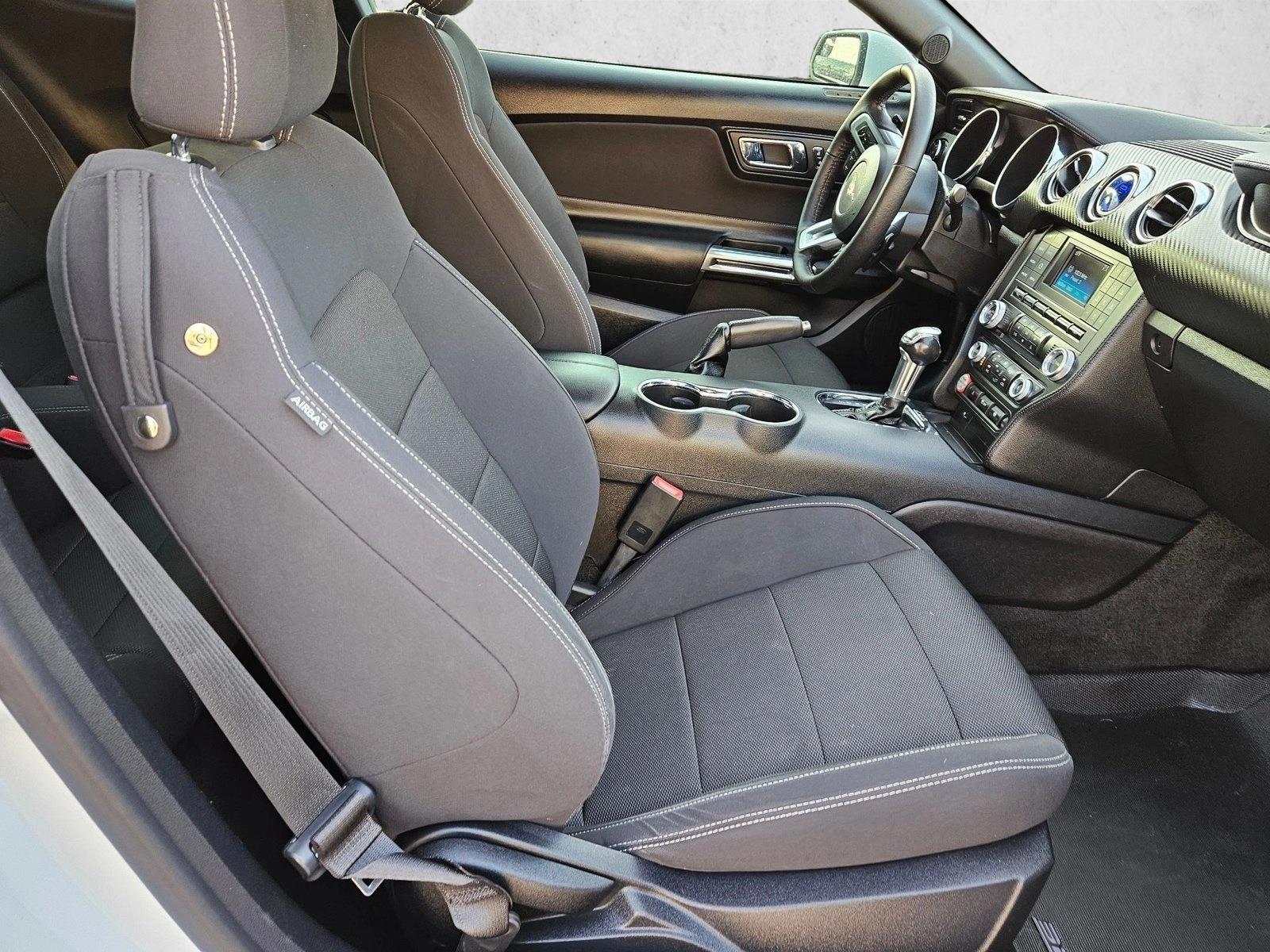2015 Ford Mustang V6 - Photo 17