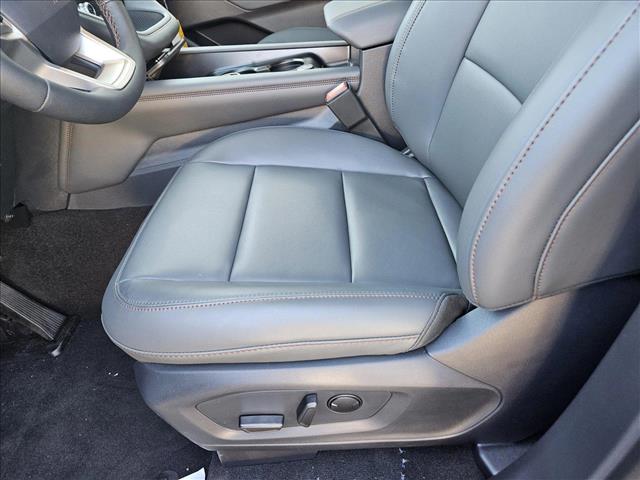 2025 Ford Explorer photo 3