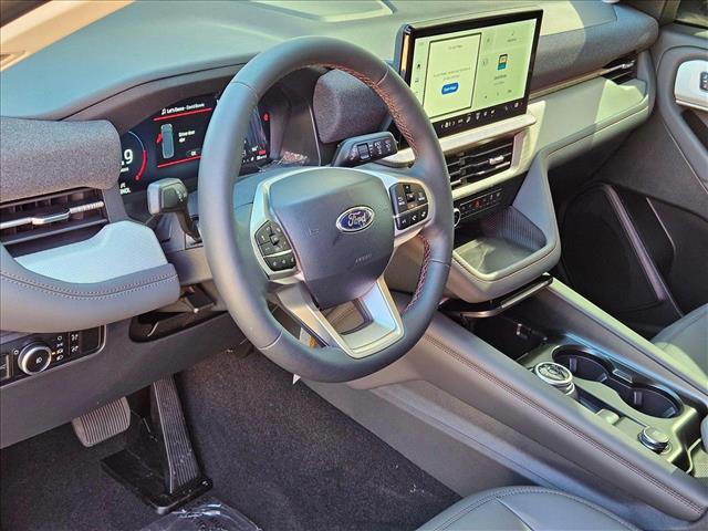 2025 Ford Explorer photo 3