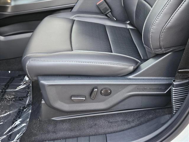 2025 Ford F-150 Lariat photo 4