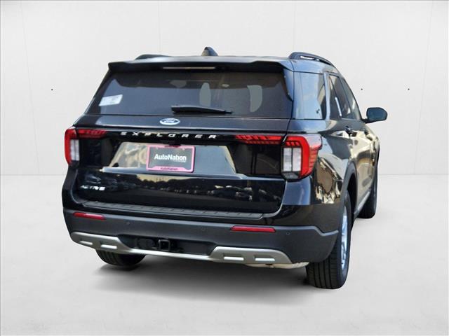 2025 Ford Explorer photo 2